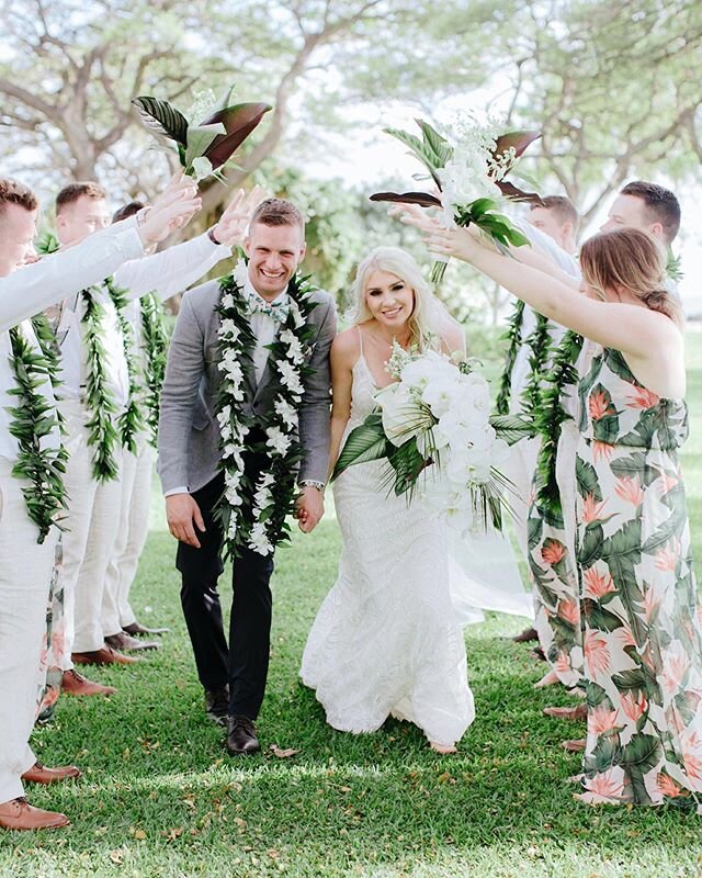 The joy of togetherness. We will be together again friends, this I know is true. If not today than someday soon. ❤️Chris
Planning: @tropicalmauiweddings